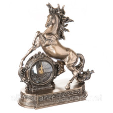 Часы Вздыбившийся конь (28*32 см) (76235A1) Veronese