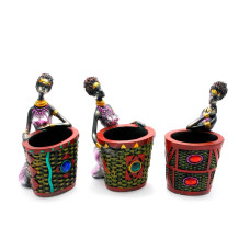 Африканка с корзиной, подставка под ручки (17х8,5х8 см)