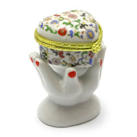Шкатулка керамическая "Руки и сердце" (9х6,5х4,5 см)