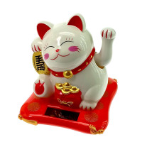 Кошка Манэки-нэко на солнечной батарее (10,5х10х9см)